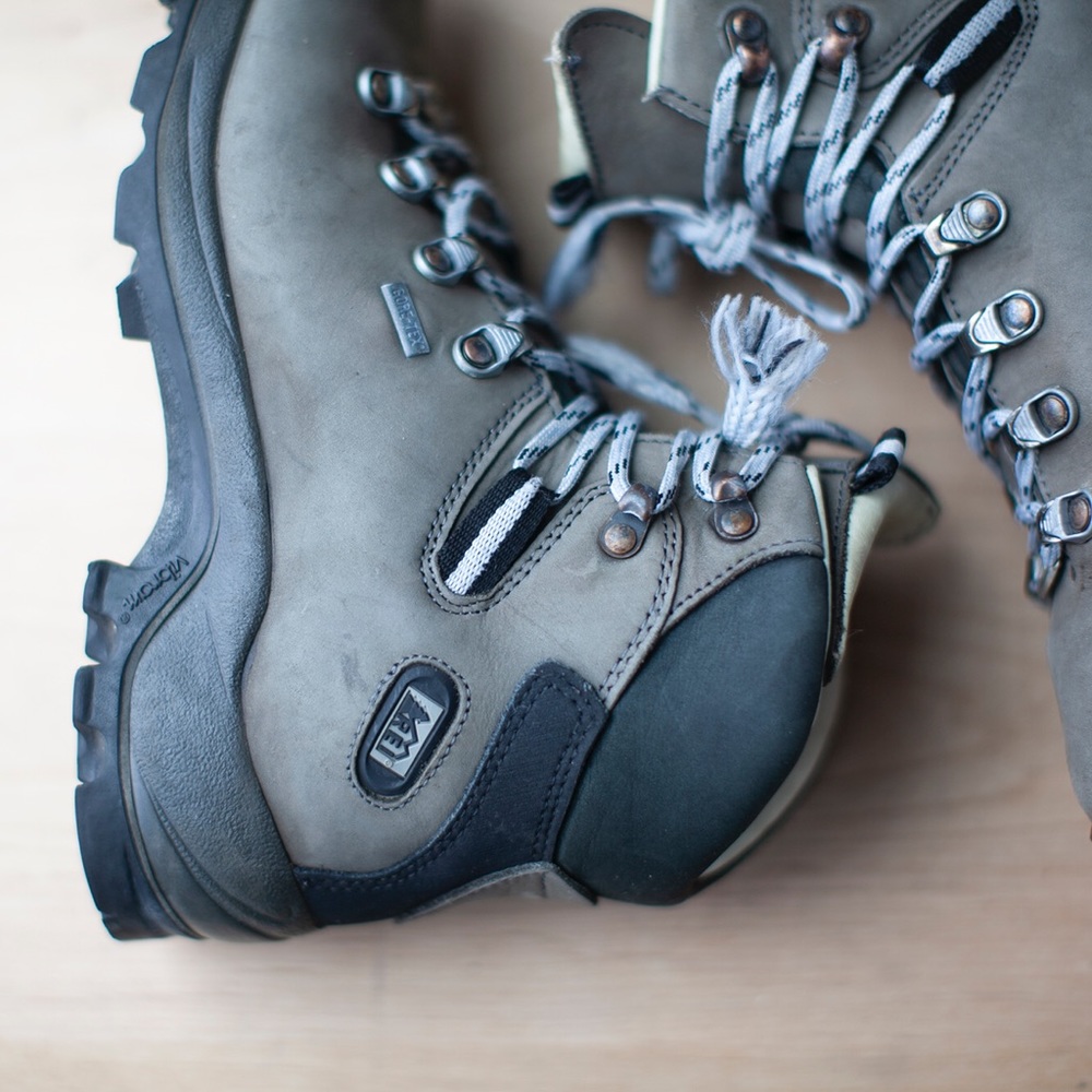 Women’s REI hiking boots size 7